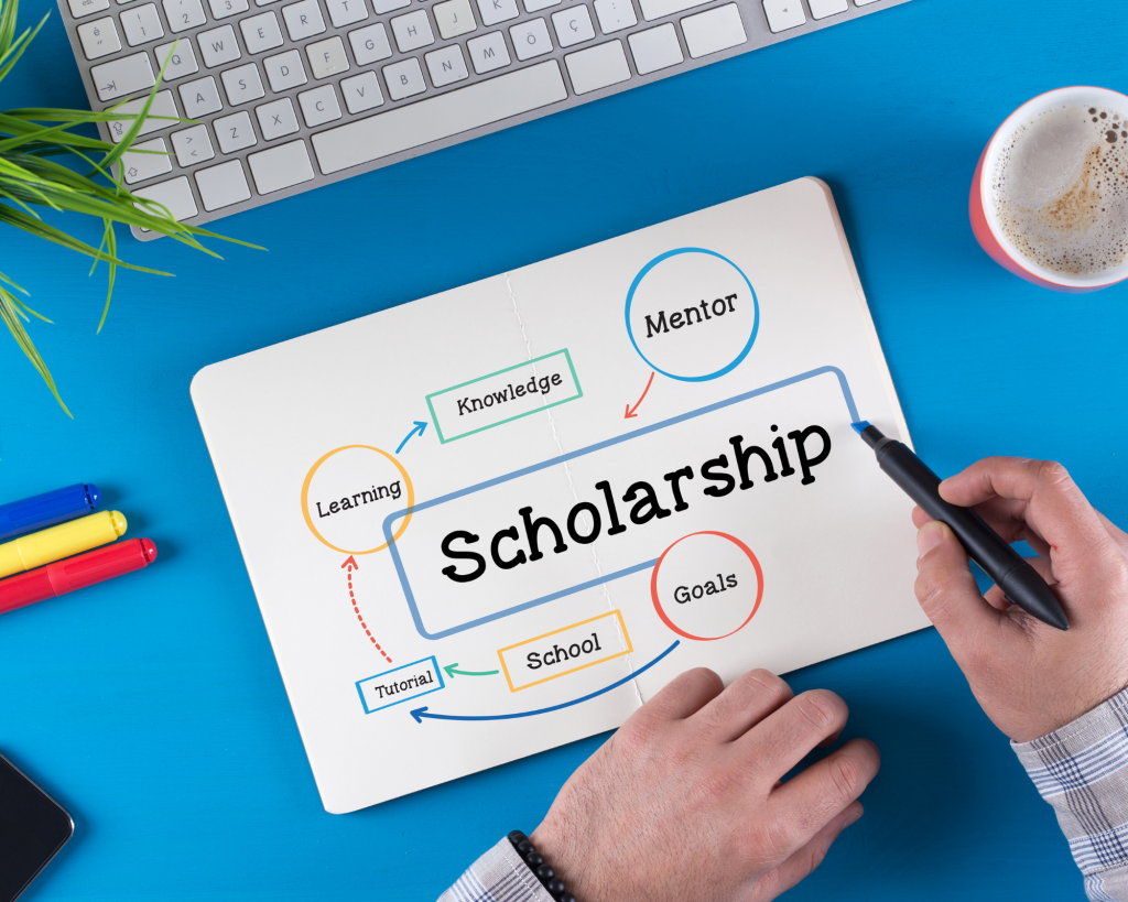 Sự khác biệt giữa học bổng chính phủ và học bổng trường