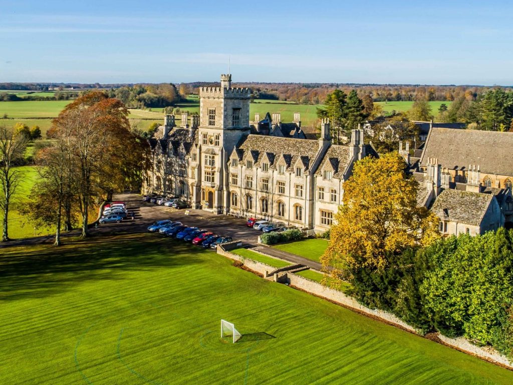 Đại học Royal Agricultural có mức học phí thấp tại Anh.