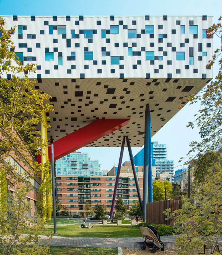 OCAD University liên tục đào tạo sinh viên đủ điều kiện đáp ứng nhu cầu thị trường trong nhiều lĩnh vực
