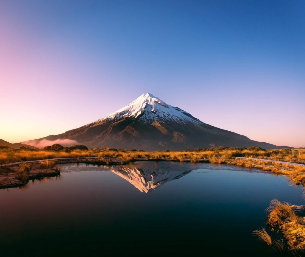 Thưởng thức cảnh đẹp tại New Zealand - Núi Taranaki