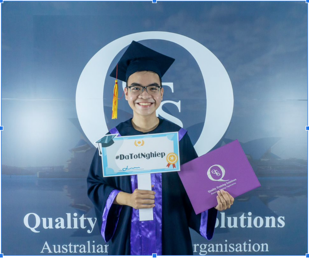 Cao Nguyên trong buổi lễ tốt nghiệp QTS Diploma 2022