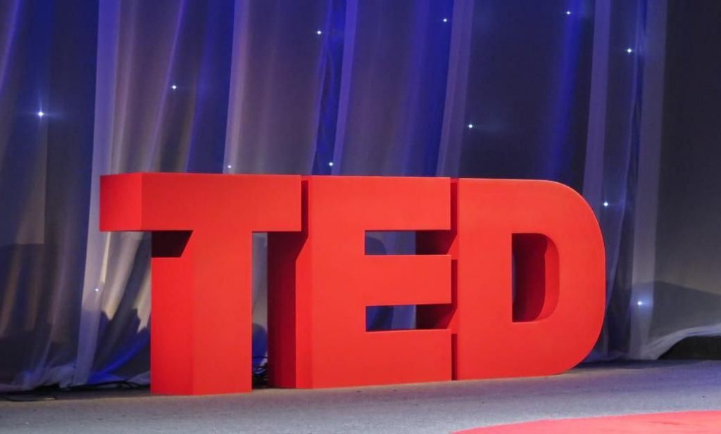 Luyện nghe TED Talks để cải thiện kỹ năng listening